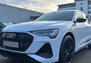 Audi e-tron 18.404 km 41.950 &euro; Hamburg 22047