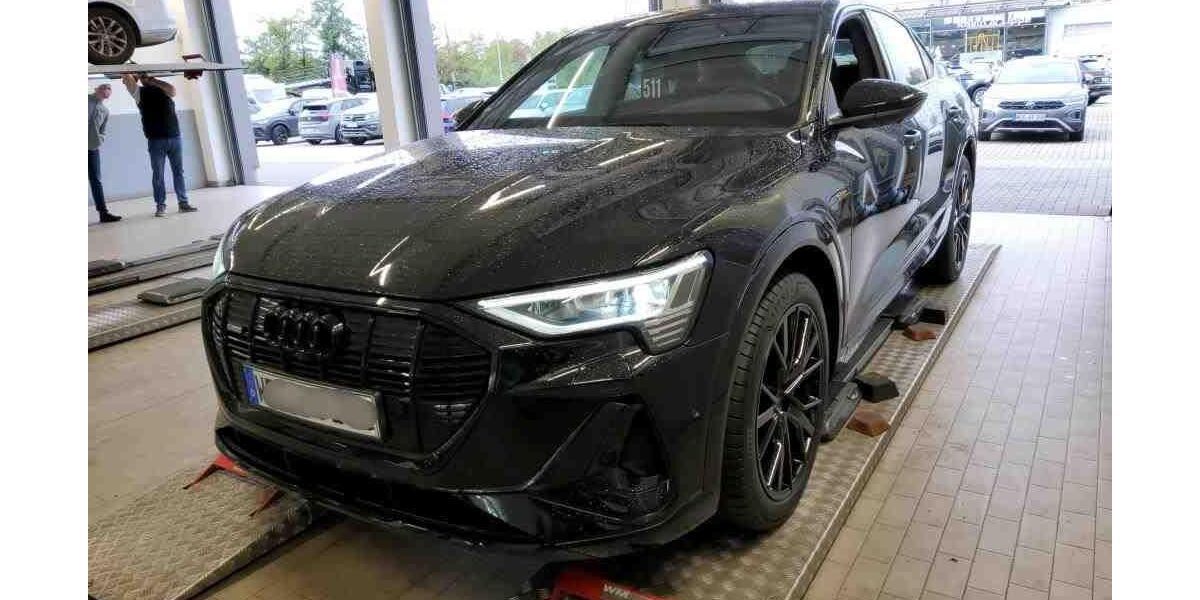 Audi e-tron 20.332 km 41.950 &euro; Hamburg 22047