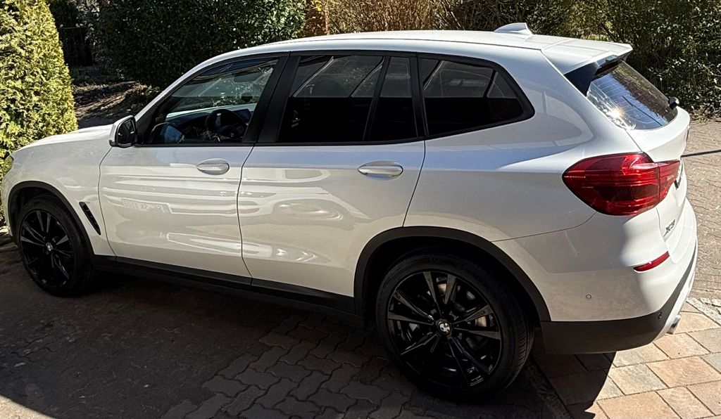 BMW X3 130.000 km 27.900 &euro; Hamburg 22397