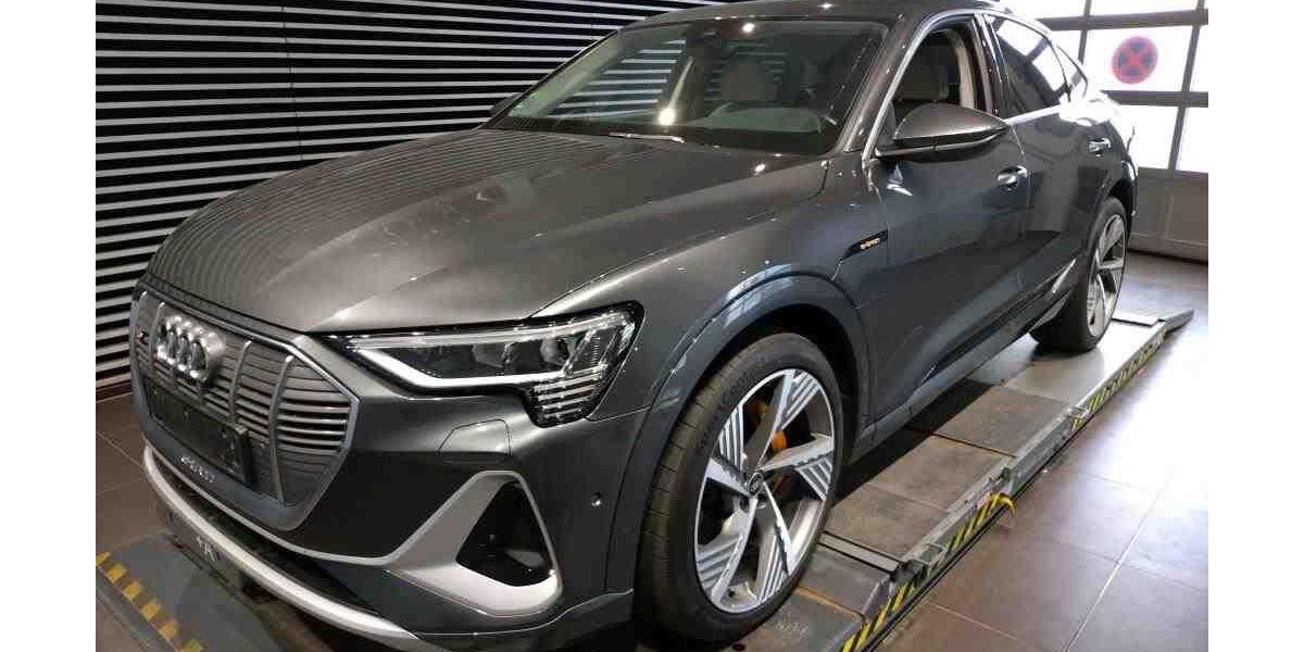 Audi e-tron 38.356 km 32.990 &euro; Hamburg 22047