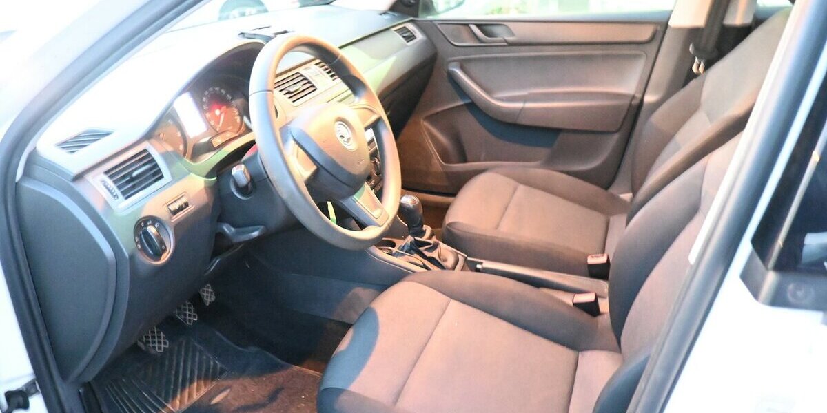 Skoda Rapid Spaceback 1.2 mit NAVI Steuerkette neu!!! 175.000 km 5.200 &euro; Seevetal - Hittfeld 21218