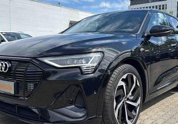 Audi e-tron 17.115 km 42.950 &euro; Hamburg 22047