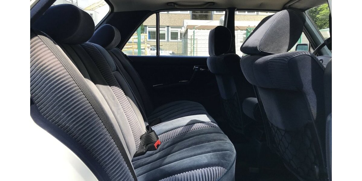 Mercedes-Benz 230 W123 Sanders Automat ABS AirBag SSD Velours 146.358 km 13.999 &euro; Hamburg 22339