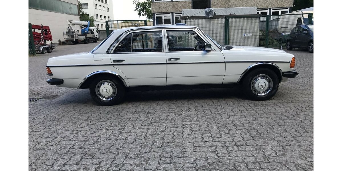 Mercedes-Benz 230 W123 Sanders Automat ABS AirBag SSD Velours 146.358 km 13.999 &euro; Hamburg 22339