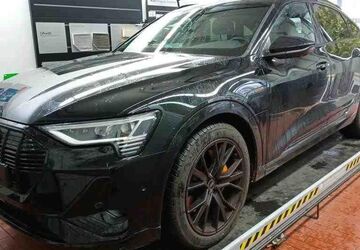 Audi e-tron 17.942 km 36.950 &euro; Hamburg 22047