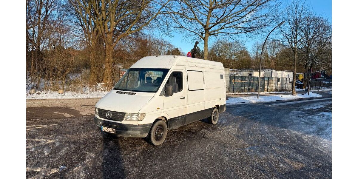 Mercedes-Benz Sprinter 221.658 km 5.200 &euro; HAMBURG 22113