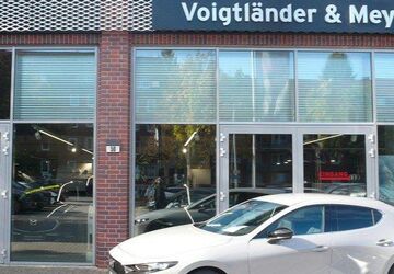 Mazda 3 2.500 km 26.985 &euro; Hamburg 22049