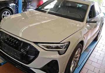 Audi e-tron 48.635 km 36.990 &euro; Hamburg 22047