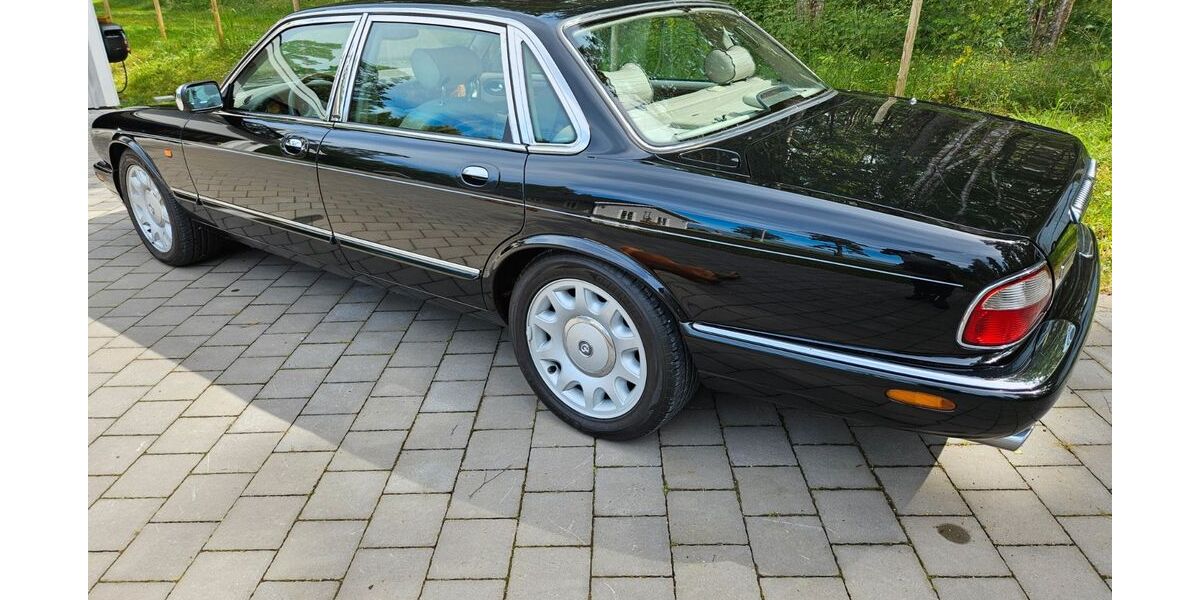 Jaguar Daimler 186.500 km 19.950 &euro; Hamburg 22587