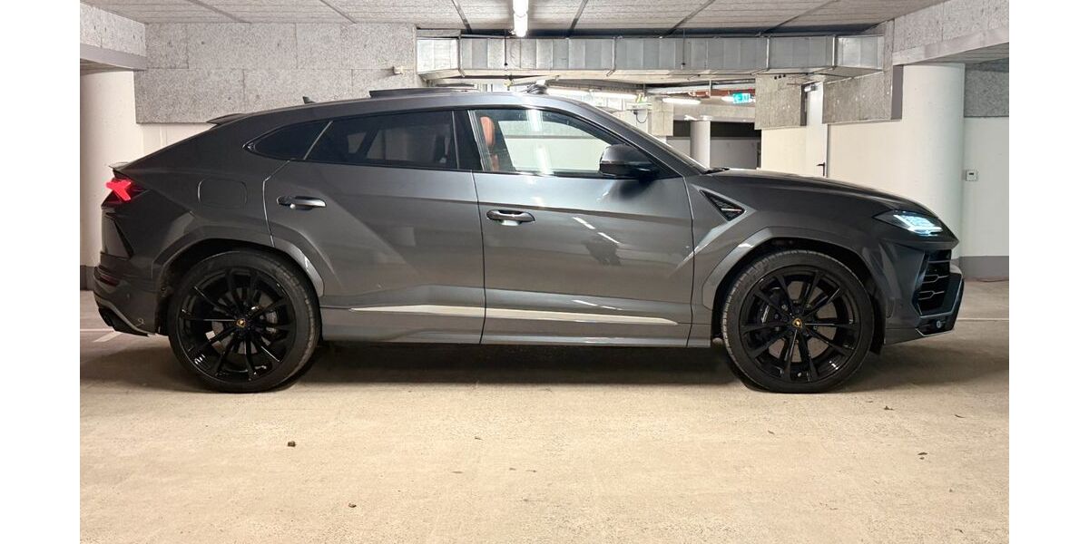 Lamborghini Urus 62.808 km 209.995 &euro; Hamburg 21079