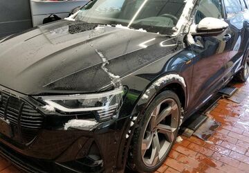 Audi e-tron 47.056 km 45.990 &euro; Hamburg 22047