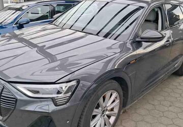 Audi e-tron 96.662 km 33.990 &euro; Hamburg 22047