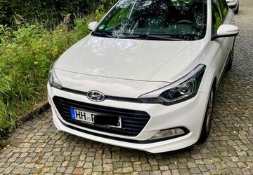 Hyundai i20 39.556 km 11.900 &euro; Hamburg 22335