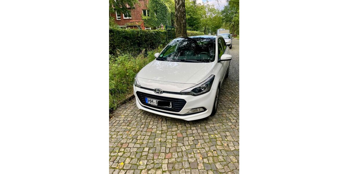 Hyundai i20 39.556 km 11.900 &euro; Hamburg 22335