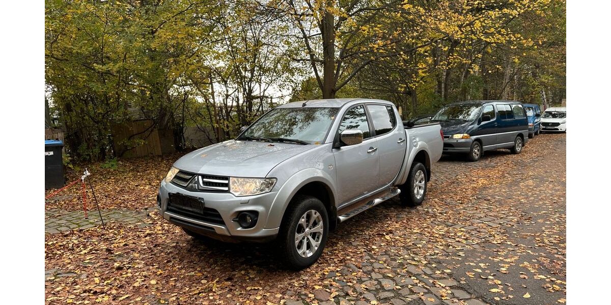 Mitsubishi L200 185.872 km 12.000 &euro; HAMBURG 22113
