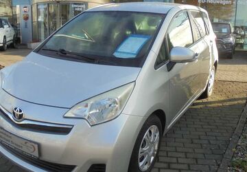Toyota Verso-S 61.275 km 9.690 &euro; Hamburg 22043