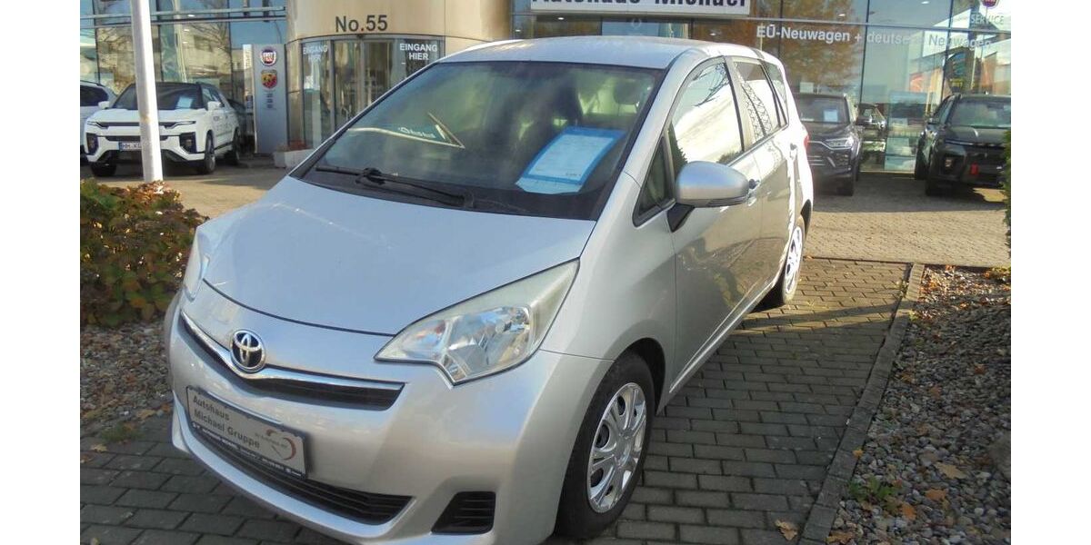 Toyota Verso-S 61.275 km 9.690 &euro; Hamburg 22043