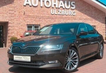 Skoda Superb 45.117 km 25.900 &euro; Henstedt Ulzburg(20 km nördlich von HH-direkt an der A7) 24558