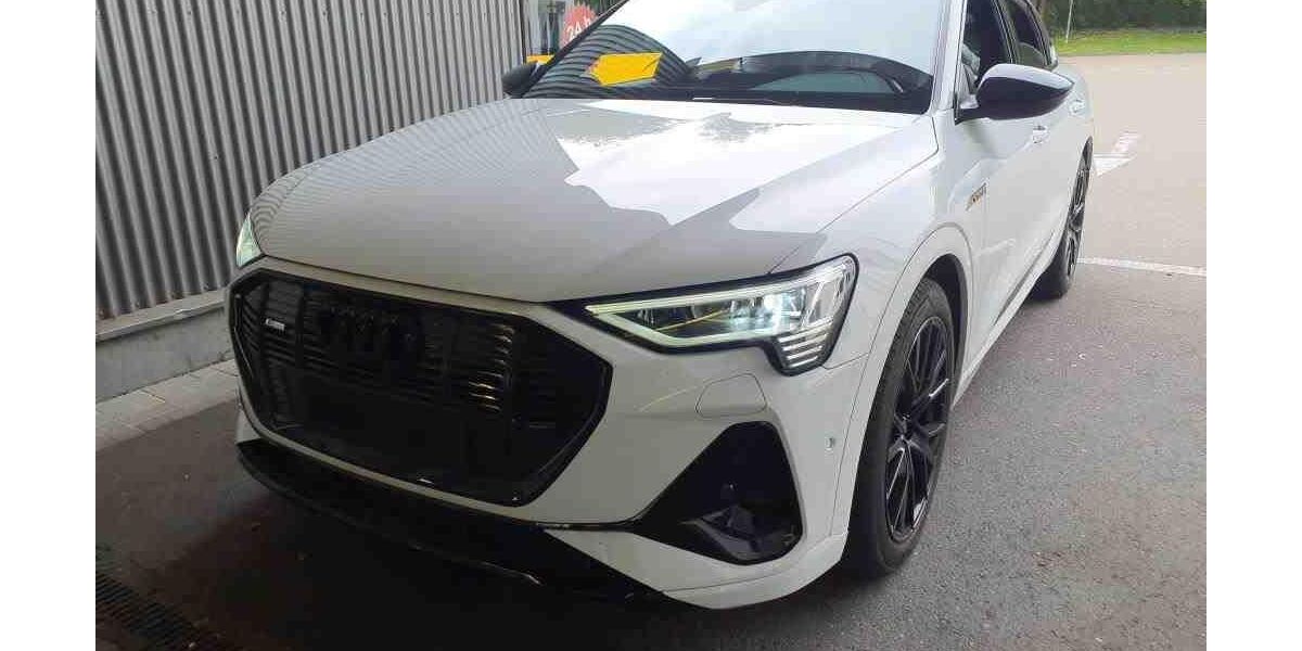 Audi e-tron 32.320 km 39.950 &euro; Hamburg 22047