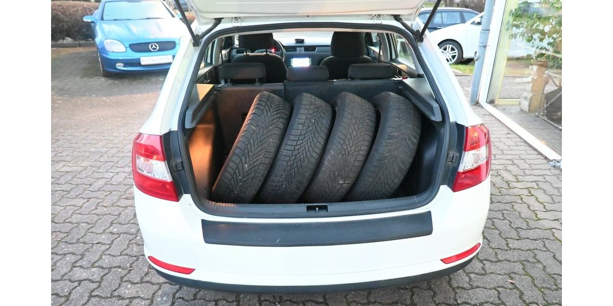 Skoda Rapid Spaceback 1.2 mit NAVI Steuerkette neu!!! 175.000 km 5.200 &euro; Seevetal - Hittfeld 21218