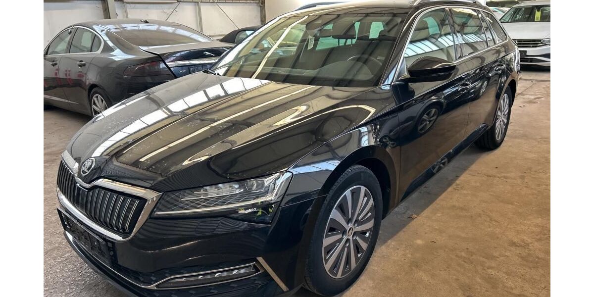 Skoda Superb 68.610 km 23.885 &euro; Uetersen bei Hamburg 25436
