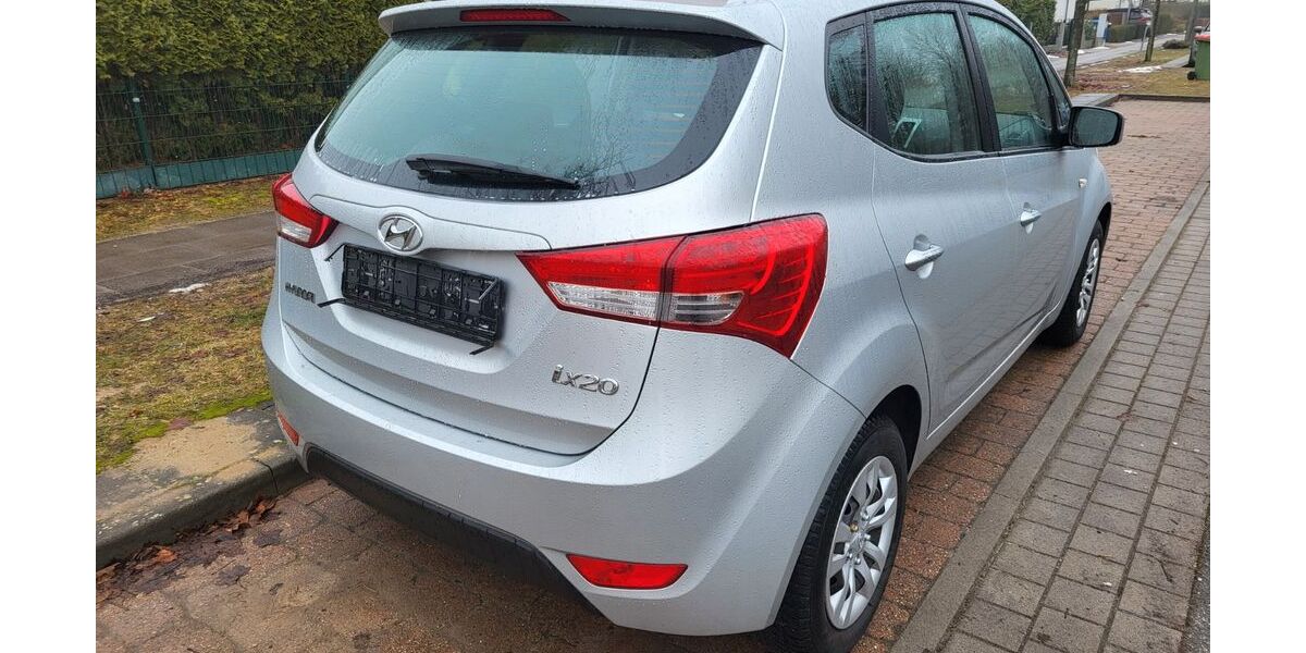Hyundai ix20 39.592 km 9.590 &euro; Hamburg 22045