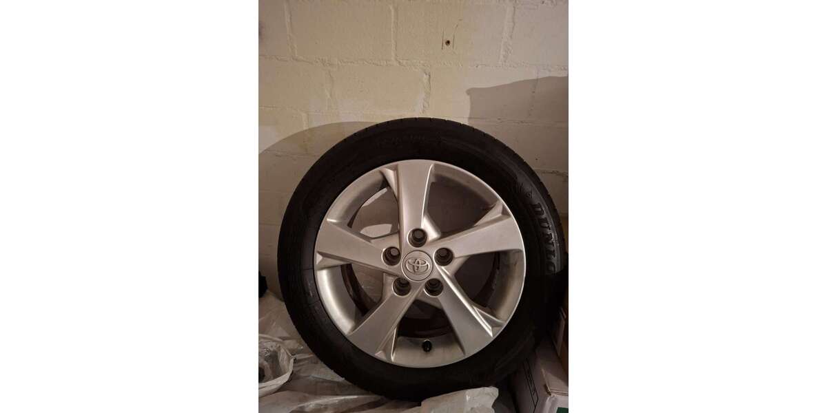 Toyota Auris 168.851 km 8.499 &euro; Braak 22145