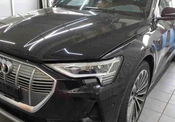 Audi e-tron 53.089 km 35.950 &euro; Hamburg 22047