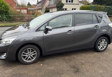 Toyota Verso 153.000 km 8.700 &euro; Stelle 21435