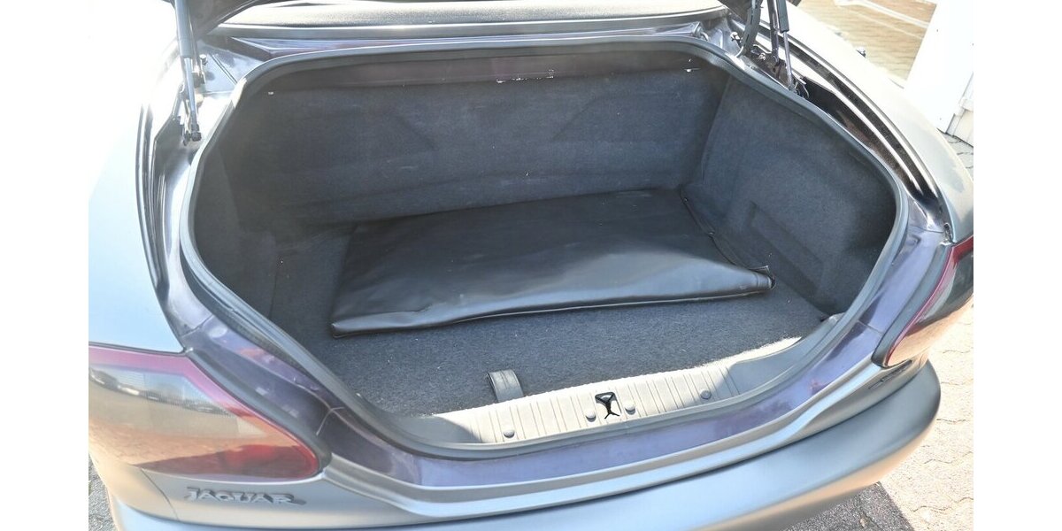 Jaguar XK8 4.0-V8 Convertible *deutsches Auto* 133.000 km 17.900 &euro; Seevetal - Hittfeld 21218