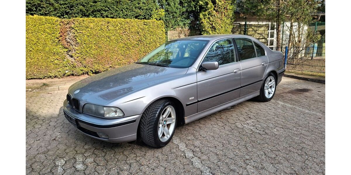 BMW 523 329.828 km 1.400 &euro; Hamburg 22145