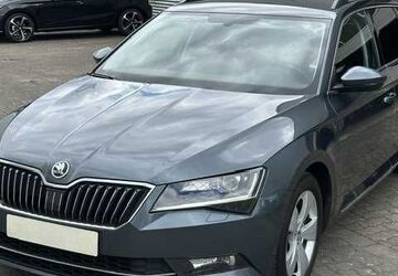 Skoda Superb 233.525 km 9.900 &euro; Hamburg 22043