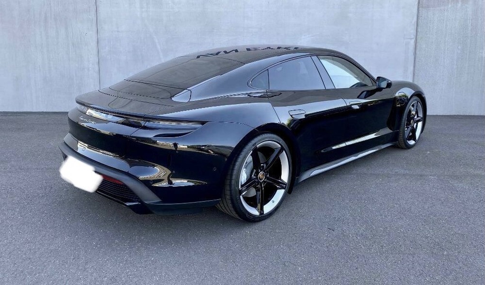 Porsche Taycan 7.400 km 120.600 &euro; Hamburg 20038