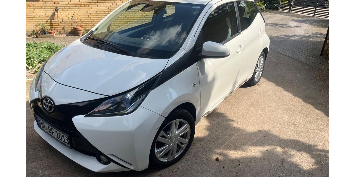 Toyota Aygo (X) 79.648 km 10.250 &euro; Buxtehude 21614