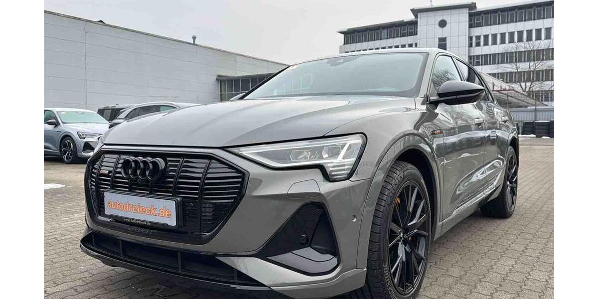 Audi e-tron 35.108 km 34.950 &euro; Hamburg 22047