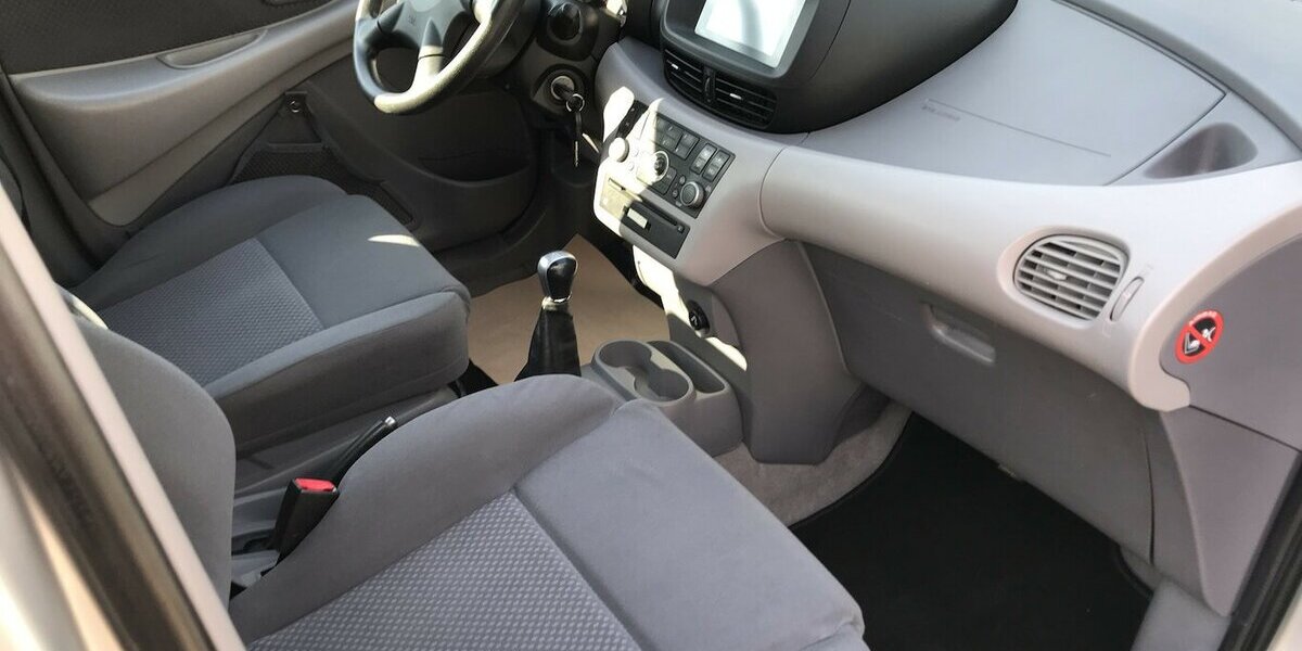 Nissan Almera Tino Luxury 189.500 km 1.999 &euro; Hamburg 22339