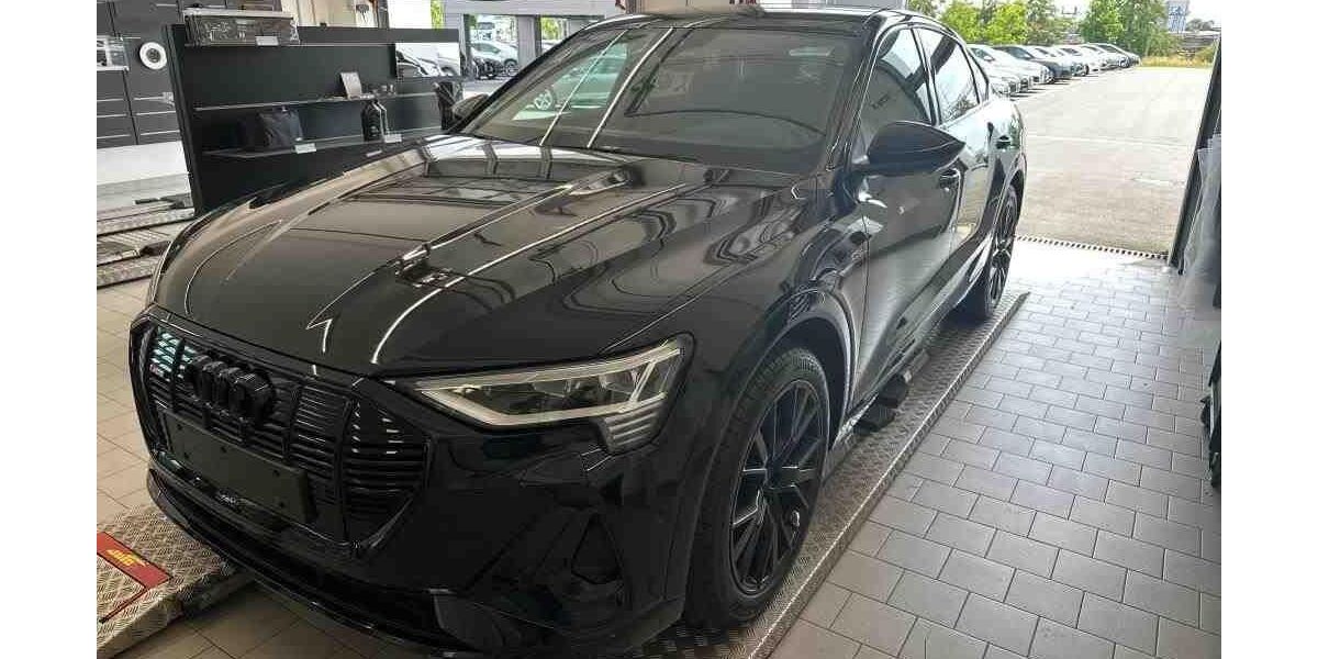 Audi e-tron 43.926 km 38.950 &euro; Hamburg 22047