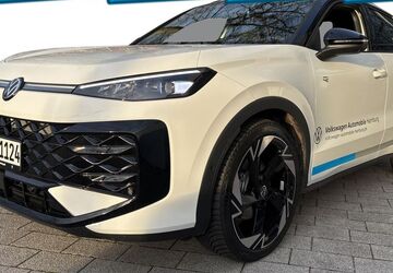 VW T-Roc 2.742 km 39.750 &euro; Hamburg 22111