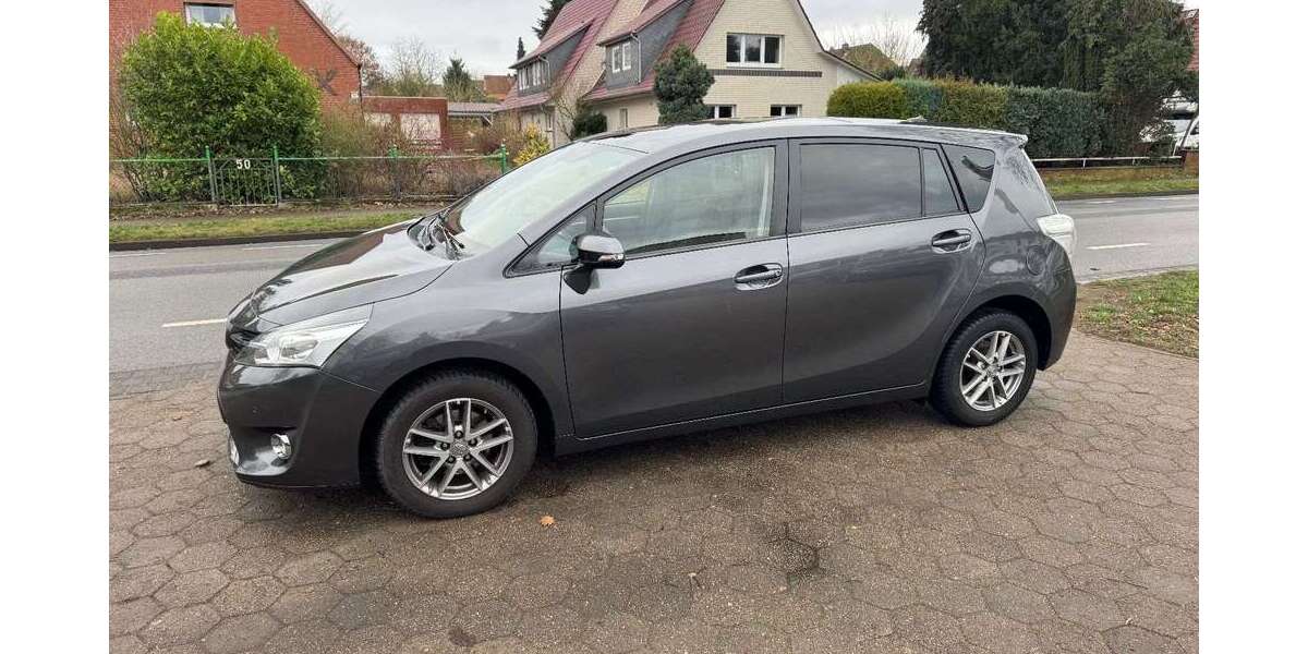 Toyota Verso 153.000 km 8.700 &euro; Stelle 21435