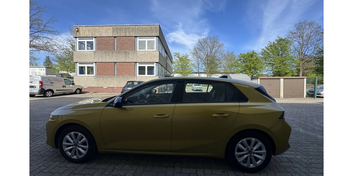 Opel Astra L INITIALE in AMBER Kult Gelb Metallic 1.001 km 19.999 &euro; Hamburg 22339