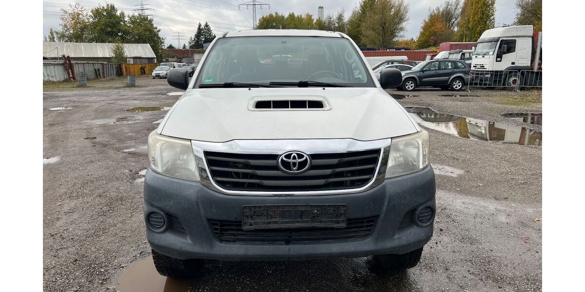 Toyota Hilux 273.431 km 11.990 &euro; Hamburg 22113