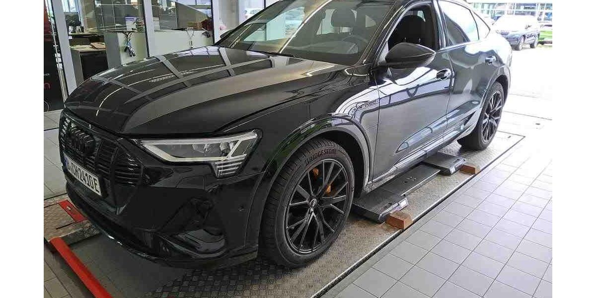 Audi e-tron 42.667 km 33.950 &euro; Hamburg 22047