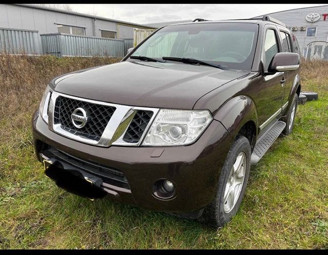 Nissan Pathfinder 202.529 km 14.990 &euro; Hamburg 22529
