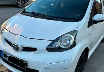 Toyota Aygo (X) 121.392 km 2.200 &euro; Hamburg 22337
