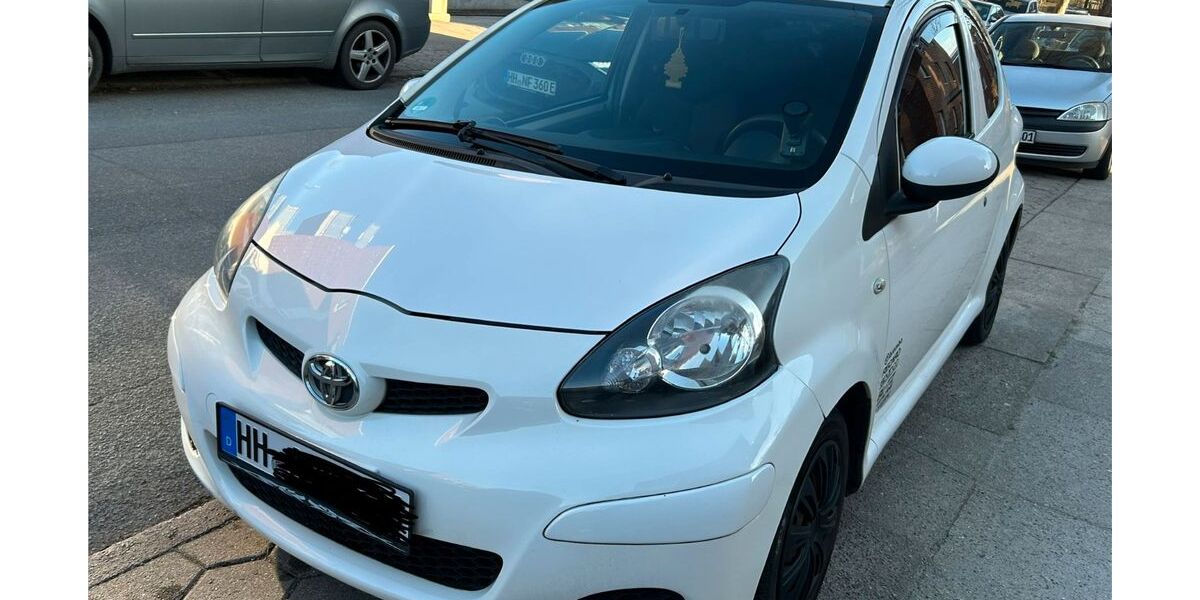 Toyota Aygo (X) 121.392 km 2.650 &euro; Hamburg 22337