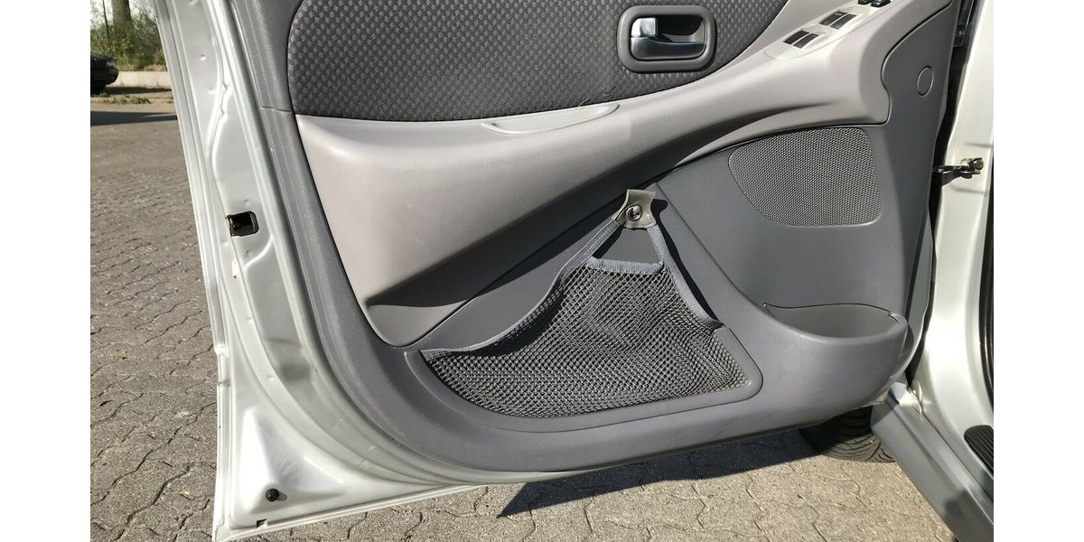 Nissan Almera Tino Luxury 189.500 km 1.999 &euro; Hamburg 22339