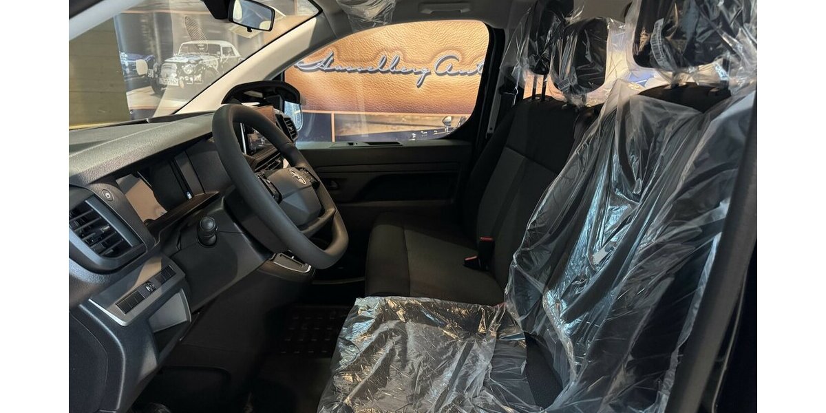 Opel Vivaro XL Extra long 9-Sitzer Klimaautom. AHK 9.900 km 35.999 &euro; Hamburg 22339