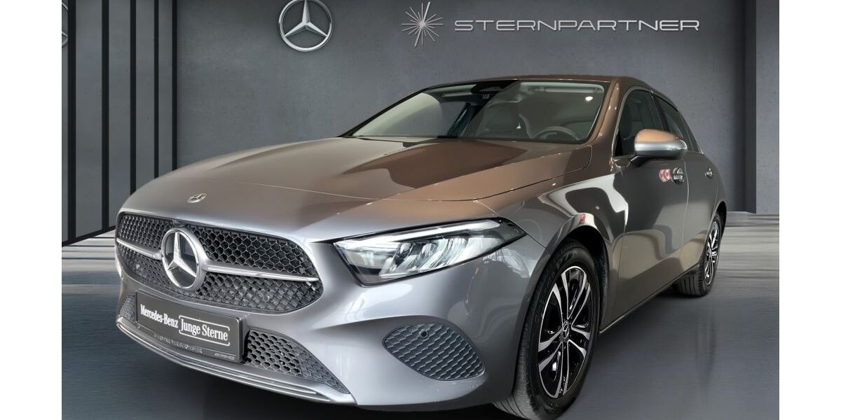 Mercedes-Benz A 180 11.400 km 28.490 &euro; Rellingen 25462