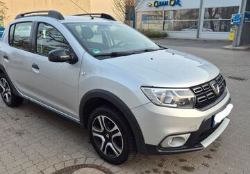 Dacia Sandero 87.000 km 7.999 &euro; Hamburg 20535