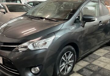 Toyota Verso 82.000 km 14.850 &euro; Hamburg 22087